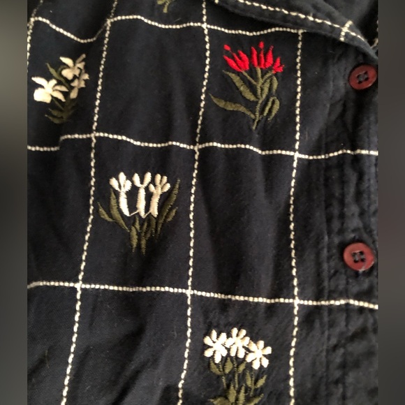 Floral Embroidered Button-up - Picture 3 of 4